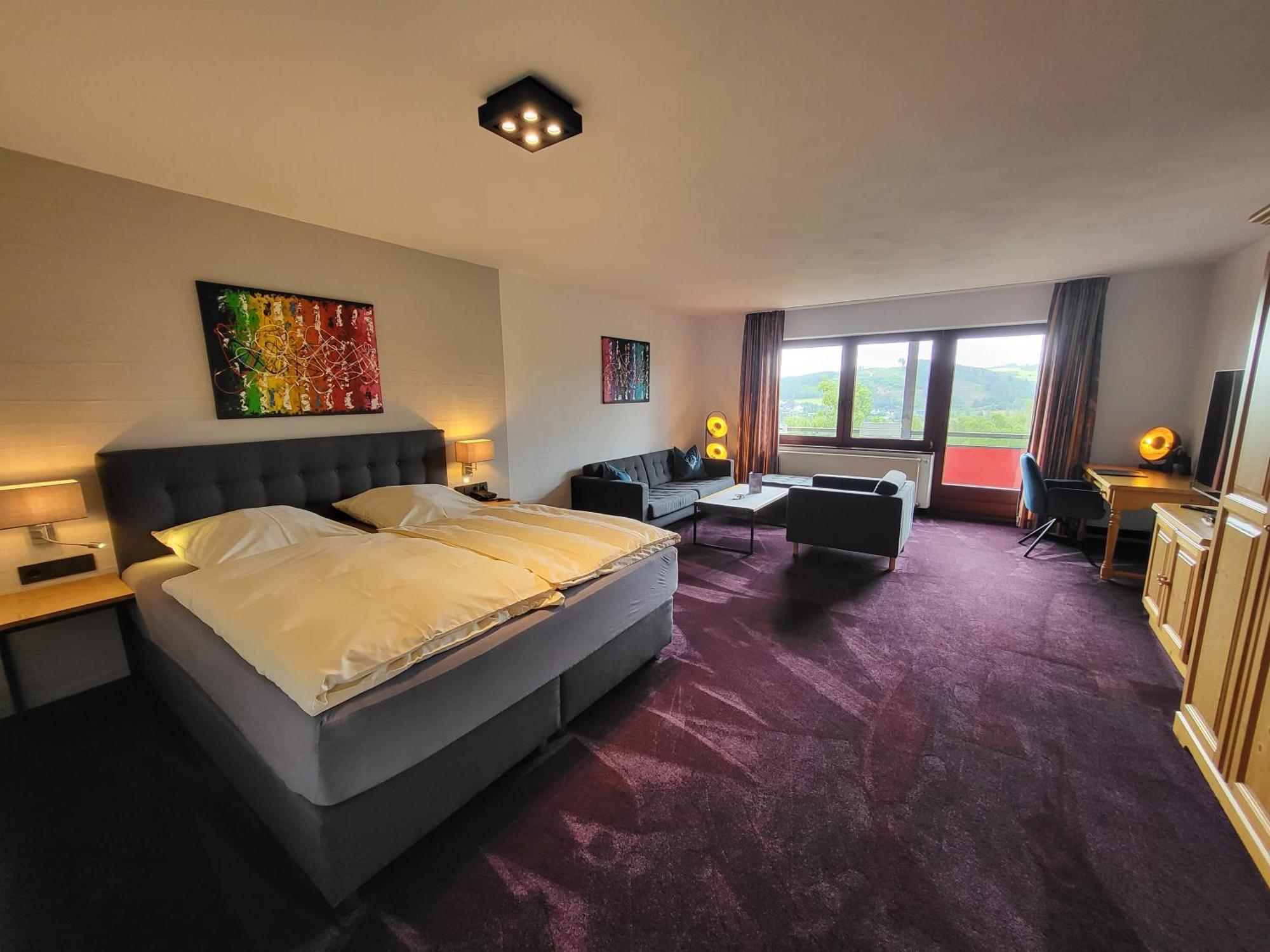 Berghotel Habbel Und Die Welt Kann Warten Cobbenrode Dış mekan fotoğraf
